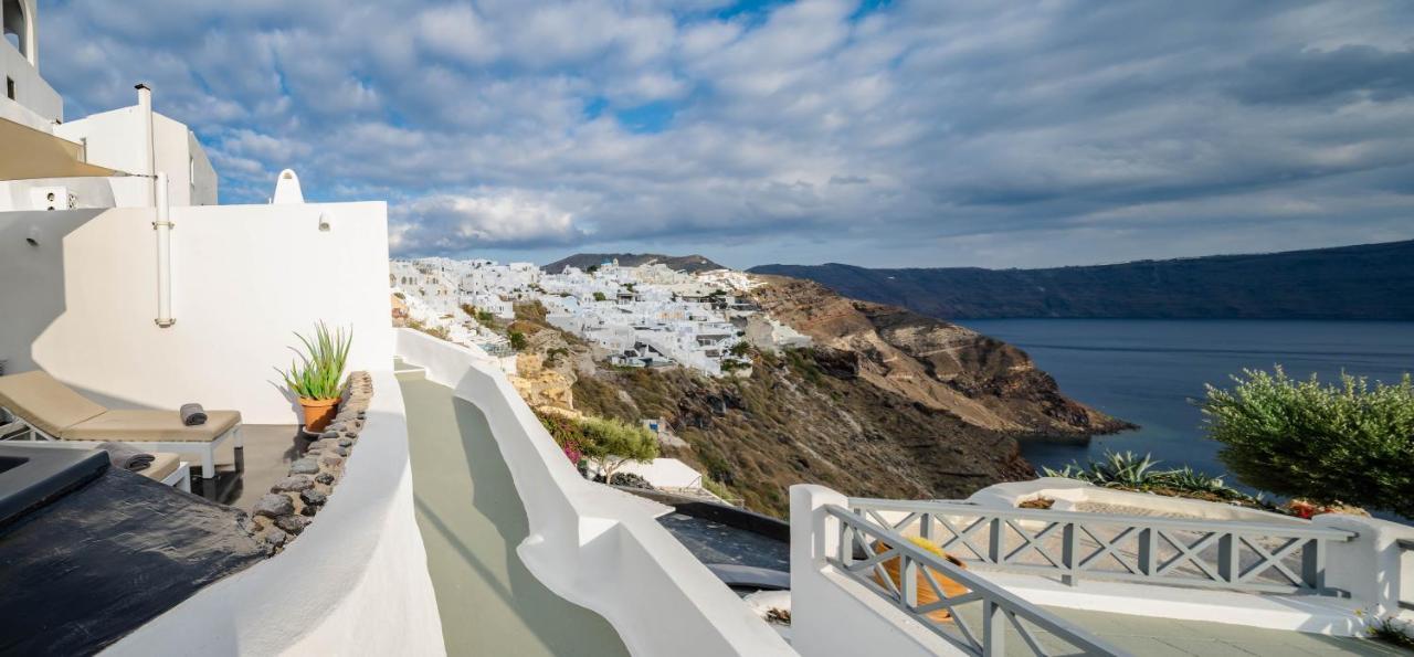 Solstice Luxury Suites Oia  Exterior photo